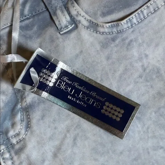 Light Blue Jeans - Picture 4 of 6